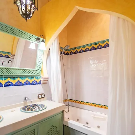 Sherezade Y La Ciudad De Cádiz